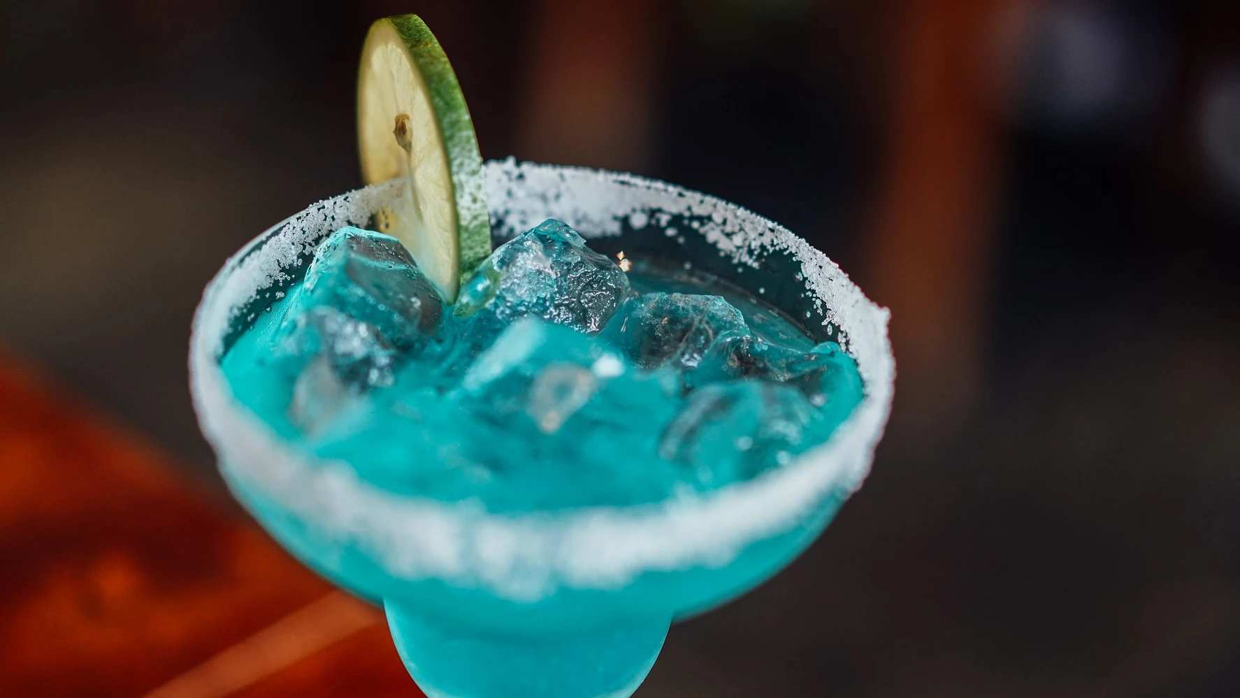 Коктейлите с течен азот се превърнаха в популярна атракция в