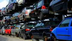 Хиляди европейци са изложени на риск с автомобили с тотални щети, продавани като "почти нови"