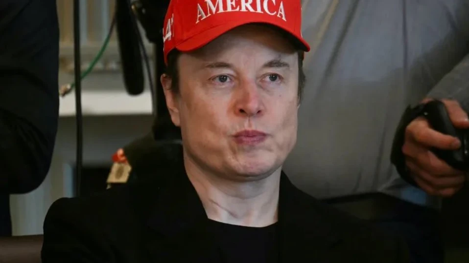 За да изгради космически центрове за данниКомпанията на Илон Мъск