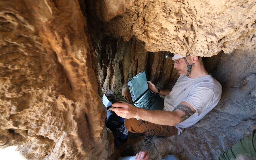 Под дълбоките скалисти клисури на пустинята Чиуауан в Ню Мексико