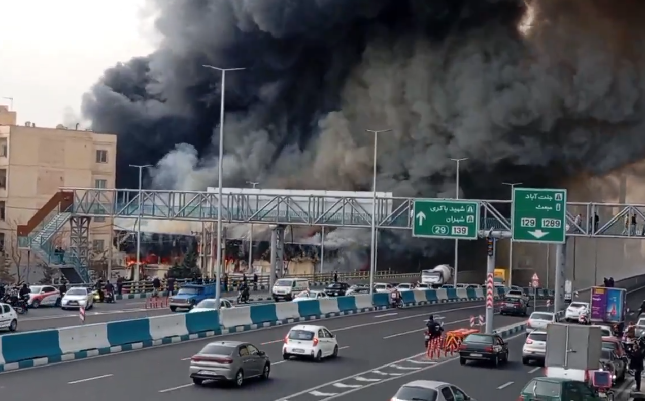 Голям пожар пламна днес на пазар в западната част на