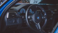 15-годишен открадна кола с включен двигател пред магазин