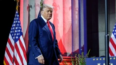 Тръмп препоръча САЩ "да се заеме с нещо друго" след публикуването на досиетата на Епстийн