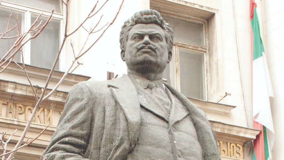 Силна народна партия може да преодолее слабостта на многопартийната ни