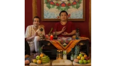 Целокупното жълтопаветно войнство с пяна на уста защитава ламата психопат