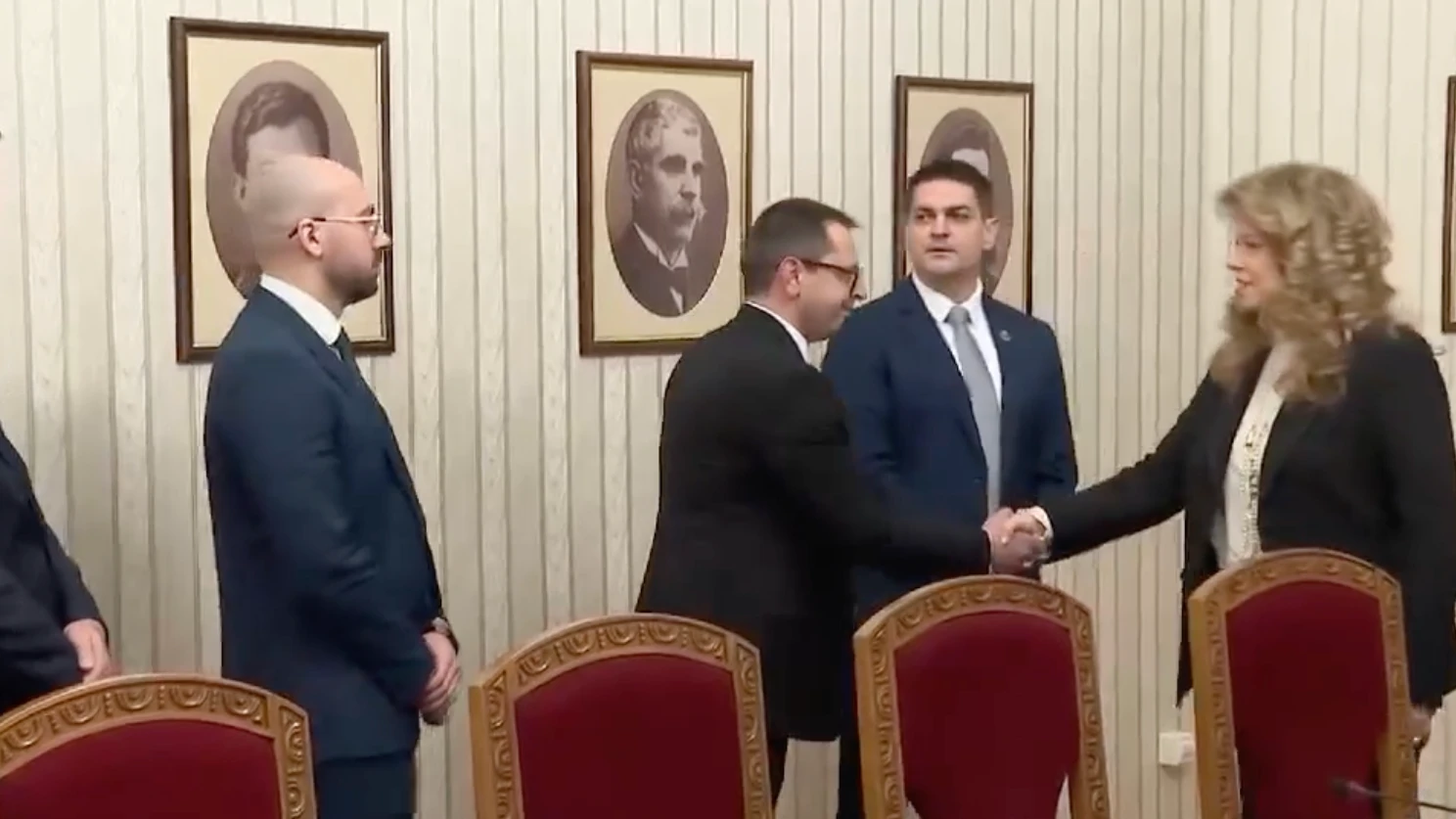 Президентът Илияна Йотова продължава с последния етап на консултациите за