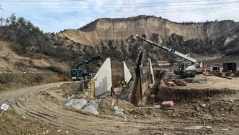 Строят три големи моста и два тунела за обходния път на Кресна (СНИМКИ)