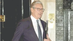 Стармър е пътник, пъдят го свои и чужди