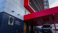 Какво е състоянието на 15-годишното момиче, наръгано от баща си в София