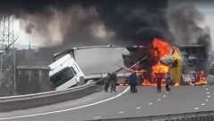 Камион изгоря след тежка катастрофа на Северната скоростна тангента, районът е блокиран (ВИДЕО)