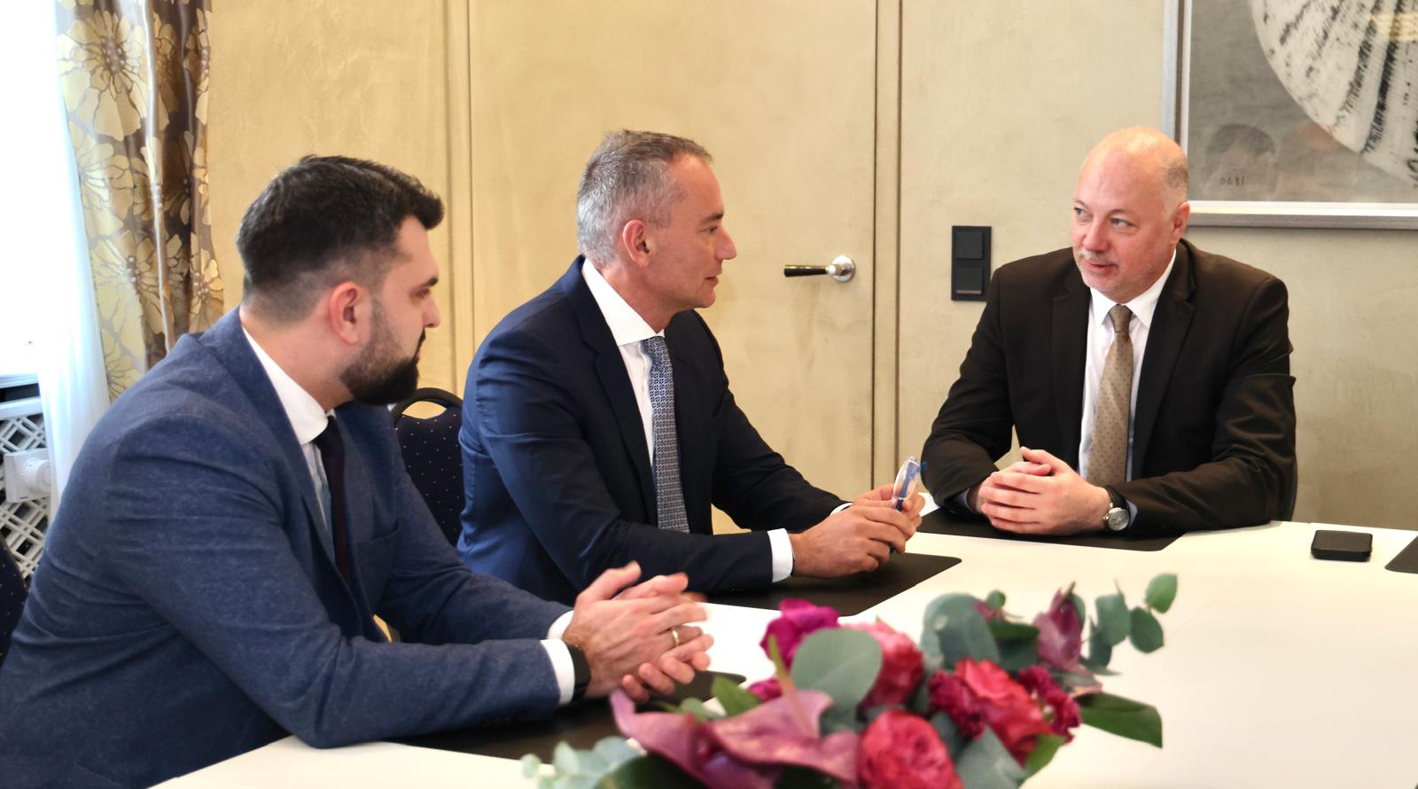 Министър председателят  Росен Желязков и министърът на външните работи Георг