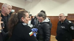 Полицайката, заловена с 2 килограма кокаин, остава в ареста