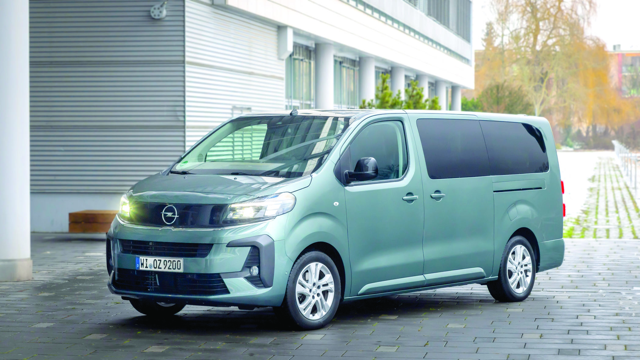 180 конски сили и място за 9 душиOpel предлага двигател