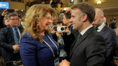 Президентът Илияна Йотова разговаря с Еманюел Макрон в Мюнхен