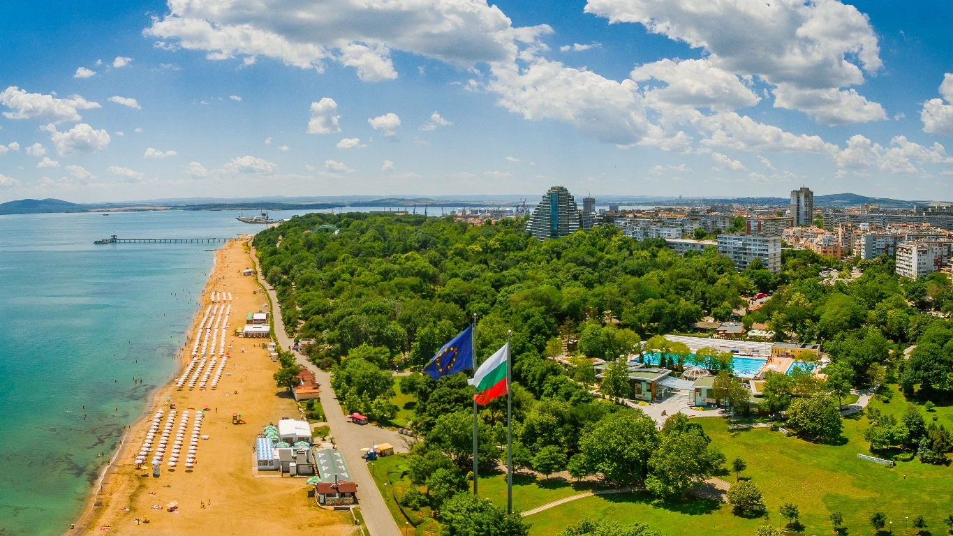 С много спектакли концерти и дефилетаФестивал на любителското творчество Градът