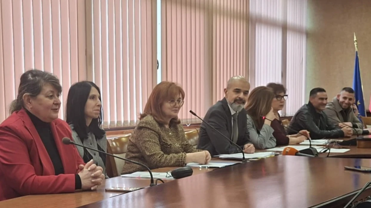 275 деца на 3 години не са били класирани в