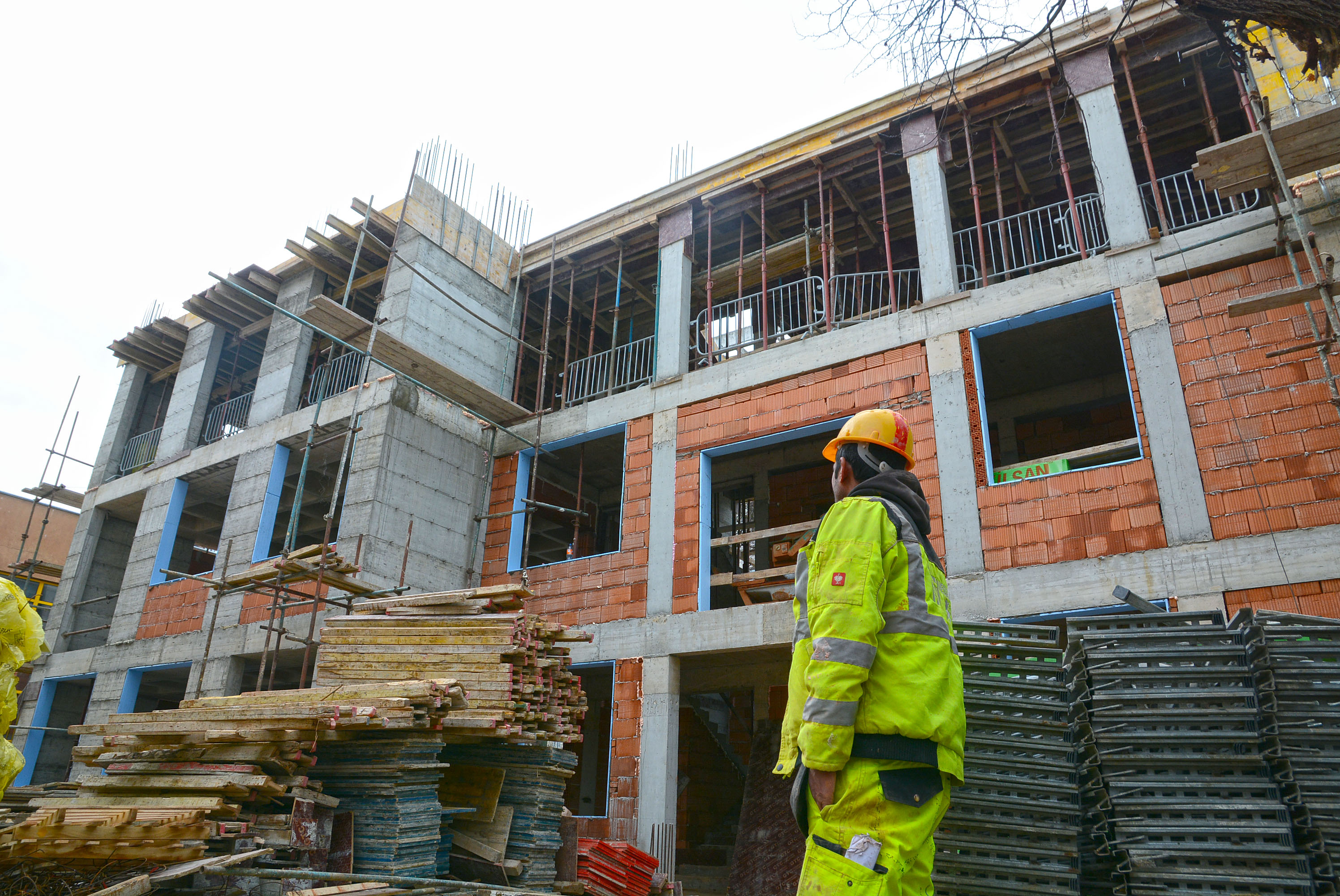 Основните ремонти в шест образователни институции приключват до края на