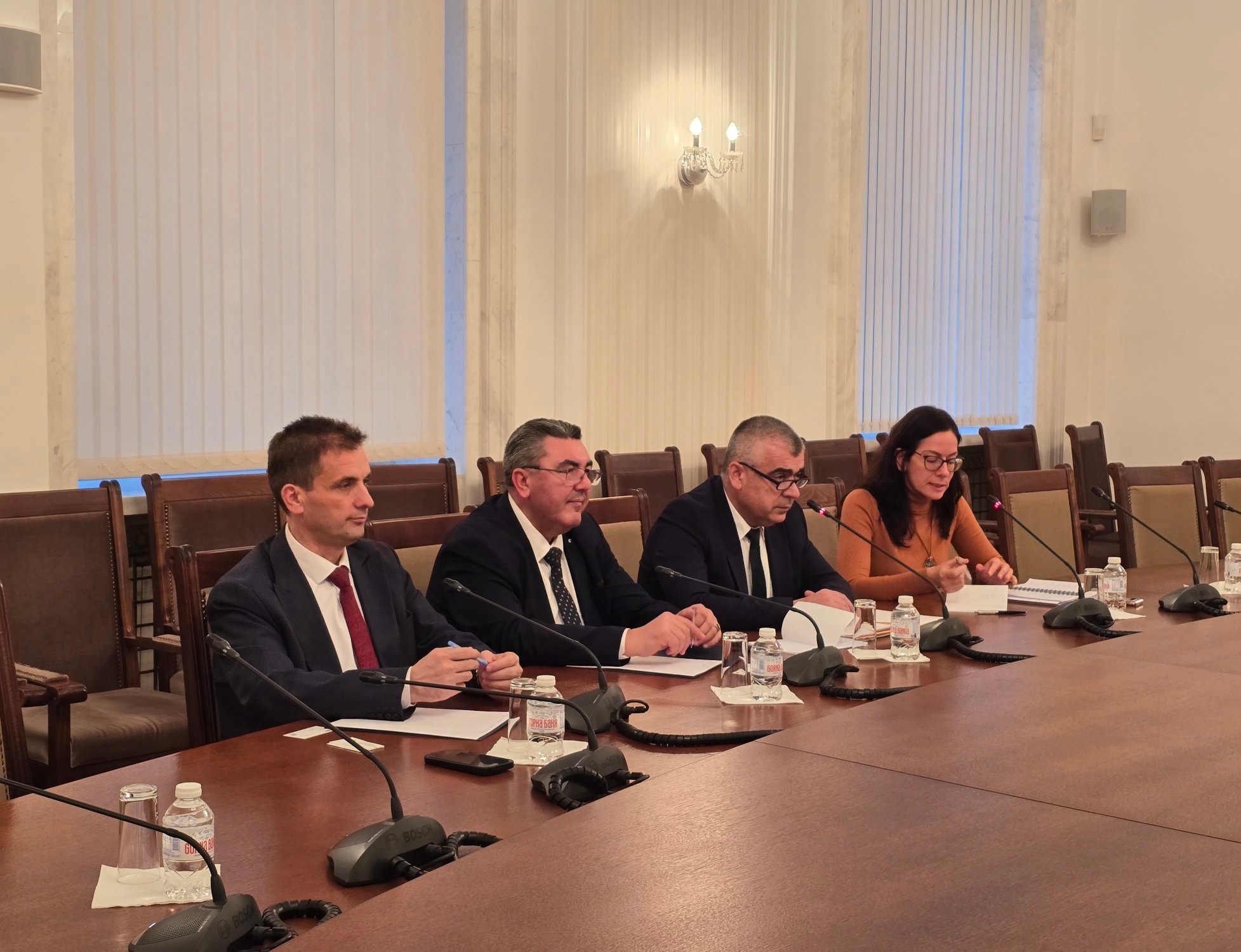 Председателят на парламентарната група на АПС Хайри Садъков заедно със