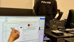 Петима задържани при полицейска операция в колцентър за инвестиционни измами