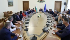 Правителството приема мерки в подкрепа на транспортния бранш, каза премиерът Радев