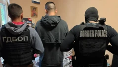 23-ма са задържани при операция срещу група за трафик на мигранти в няколко града (ВИДЕО)