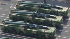 Китай показва DF-17: Хиперзвуковата ракета, която променя баланса на силите