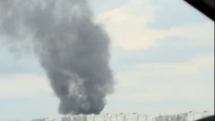 Голям пожар в столичния квартал "Обеля": Лежащо болен е изведен по спешност (ВИДЕО)