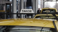 Таксиджиите отново искат да им разрешат движение в бус лентите