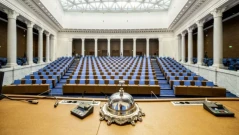 Шефове на агенции с депутатски заплати