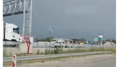 Шестима пострадаха при катастрофа между тир и микробус край Ботевград
