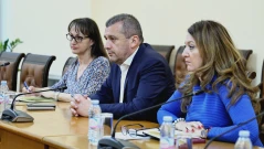 Над половината от вагоните на БДЖ са на близо половин век, каза министър Георги Пеев