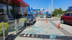 Автомобил се вряза в заведение на  АМ „Тракия“ (ВИДЕО + СНИМКИ)