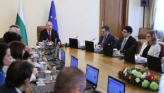 Социалните плащания гарантирани, пари за Украйна няма
