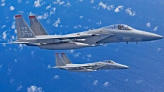 САЩ модернизират F-15, за да засичат китайските стелт изтребители в Тихия океан