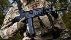 Модернизираната щурмова пушка АК-12 на "Калашников" успешно завърши тестовете