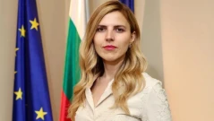 Министър Петрова не е подписвала декларация, ангажираща България да засили участието си в "коалицията на желаещите" за Украйна, съобщиха от МВнР