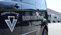 Задържаха двама данъчни с подкуп