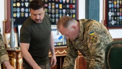 Официално: Зеленски освободи главнокомандващия на ВСУ ген. Сирски. Ето кой го сменя...