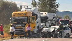 Два камиона и кола се удариха на Е-79 при Симитли, има пострадали
