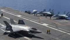 САЩ пренасочиха самолетоносач с F-35B от Азия към Близкия изток заради Иран