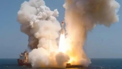 Китай демонстрира ново космическо оръжие: Ракета от морето и спътници с изкуствен интелект тревожат САЩ