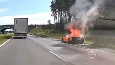 Суперколата McLaren Artura се запали на полска магистрала (ВИДЕО)