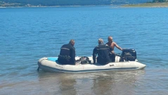 Водолази издирват 38-годишен мъж, изчезнал сред падане от джет в язовир "Доспат" (СНИМКИ)