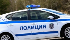 Обвиниха 17-годишен за побой над полицаи в Ихтиман