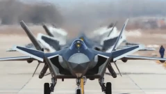 Китайските стелт изтребители J-20 изстреляха ракети PL-10 от стратосферата в демонстрация на въздушна мощ (ВИДЕО)