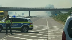 Затвориха магистрала "Тракия" в двете посоки заради големия пожар в Пазарджишко (СНИМКИ)