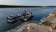 Успешна операция по спасяването на АЕЦ "Черна вода": Румъния потопи втората баржа в плиткия Дунав