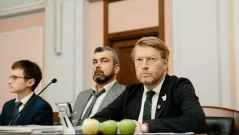 Заради детска песничка и снимка от Хирошима: Руският Върховен съд забрани на "Яблоко" да участва в изборите
