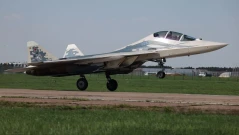 Русия показа новия Су-57 с две кабини: Изтребителят ще командва дронове от въздуха