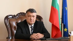 Министърът на образованието: Не е нормално училищните униформи да струват 350-400 евро